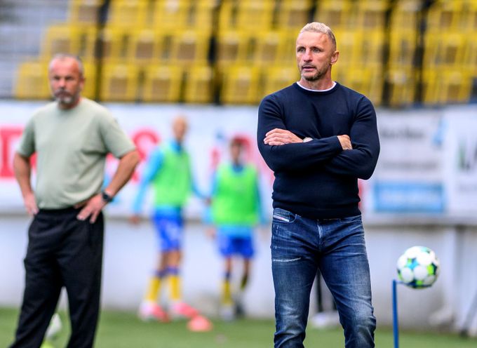 Šustr se rozohnil kvůli Berkovi: Pojďme do něj! Rozbombardujeme ho! Tři sporné situace Šustr se rozohnil kvůli Berkovi: Pojďme do něj! Rozbombardujeme ho! Tři sporné situace