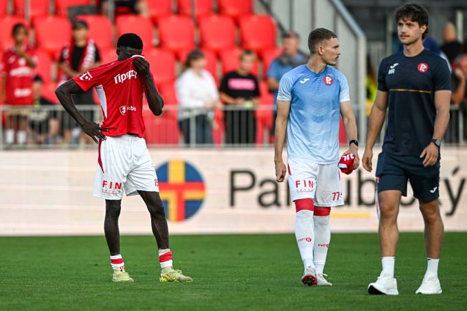 Pardubický černý den: prohra v derby, zmuchlané áčko. Pojezný začal v Artisu chybou, ale... Pardubický černý den: prohra v derby, zmuchlané áčko. Pojezný začal v Artisu chybou, ale...