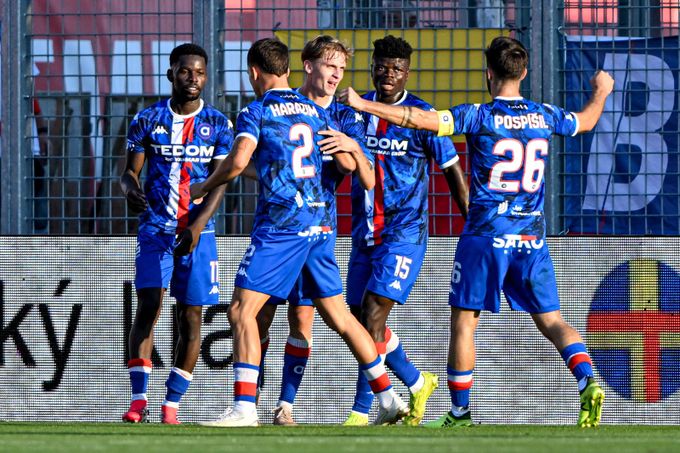 Artis není v lize navíc: nováček sílí a jeho ofenzivní fotbal baví. Který z hráčů zaujal? Artis není v lize navíc: nováček sílí a jeho ofenzivní fotbal baví. Který z hráčů zaujal?