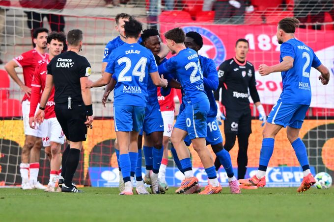 ONLINE: Teplice - Baník 1:0. Liberec vede v Pardubicích, Sigma ztrácí s Duklou ONLINE: Teplice - Baník 1:0. Liberec vede v Pardubicích, Sigma ztrácí s Duklou