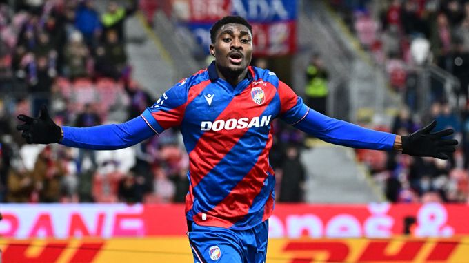 ONLINE: Plzeň - Dukla 1:0. Durosinmi přeloboval brankáře a Viktoria otevírá skóre ONLINE: Plzeň - Dukla 1:0. Durosinmi přeloboval brankáře a Viktoria otevírá skóre