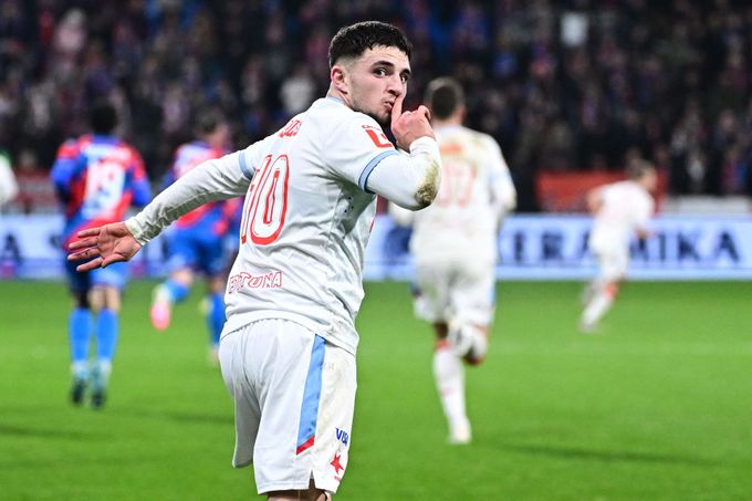 ONLINE: Plzeň - Slavia 3:5. Hosté opět odskakují, trefil se Zafeiris ONLINE: Plzeň - Slavia 3:5. Hosté opět odskakují, trefil se Zafeiris