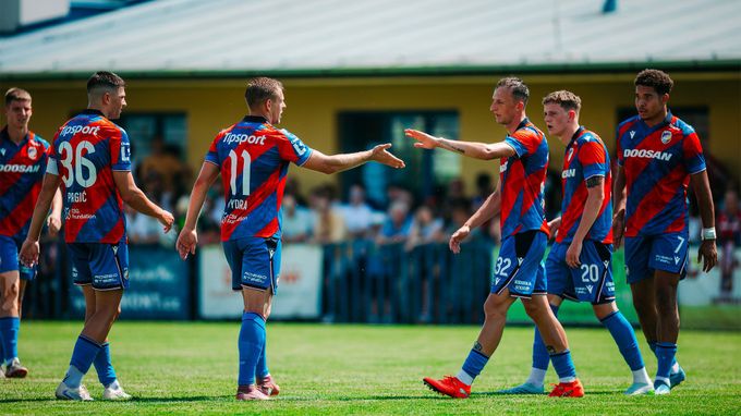 Plzeň s Artisem spalovalo vedro, kolaps fanynky. V akci posily, Červ má konkurenci Plzeň s Artisem spalovalo vedro, kolaps fanynky. V akci posily, Červ má konkurenci