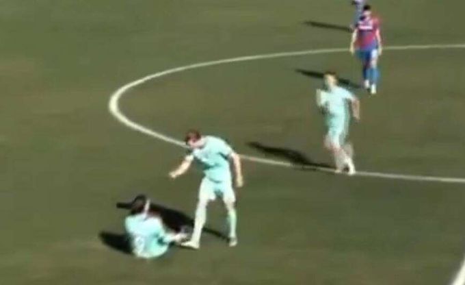 Bizár v přípravě Plzně. Soupeř napadl spoluhráče: Buď zticha, ty... Problém měl už v Německu Bizár v přípravě Plzně. Soupeř napadl spoluhráče: Buď zticha, ty... Problém měl už v Německu