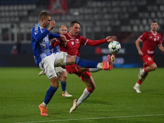 Pardubický obojživelník Bammens: z útočníka dirigentem obrany. Oříšek, říká Trousil Pardubický obojživelník Bammens: z útočníka dirigentem obrany. Oříšek, říká Trousil