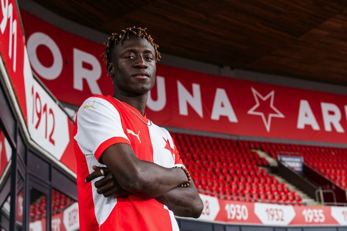 Pod pokličkou přestupu: Slavia ukázala jednání o Sanyangovi, porazila konkurenci Pod pokličkou přestupu: Slavia ukázala jednání o Sanyangovi, porazila konkurenci