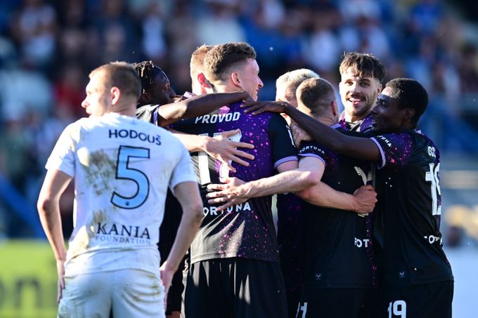 Styl Slavie: hodně útoků, střel, soubojů i bodů. Ale málo fotbalu. Proč v lize funguje? Styl Slavie: hodně útoků, střel, soubojů i bodů. Ale málo fotbalu. Proč v lize funguje?