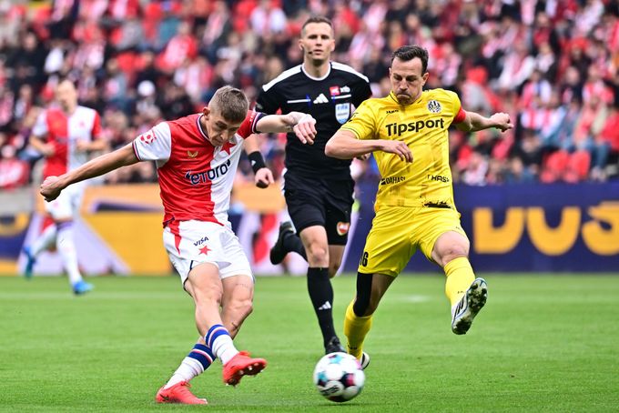 ONLINE: Slavia - Hradec Králové 0:0. První dobrá pozice domácích, Holeš pálil nad ONLINE: Slavia - Hradec Králové 0:0. První dobrá pozice domácích, Holeš pálil nad