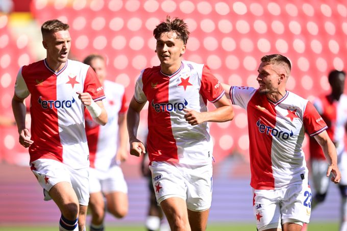 Slavia proti Pardubicím: historický start, uragán a těžká adaptace. Ale i smutná událost Slavia proti Pardubicím: historický start, uragán a těžká adaptace. Ale i smutná událost