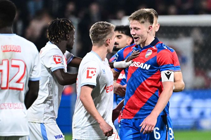 ONLINE: Plzeň - Slavia 2:4. Dvě trefy Chorého, za Viktorii snížil Červ ONLINE: Plzeň - Slavia 2:4. Dvě trefy Chorého, za Viktorii snížil Červ