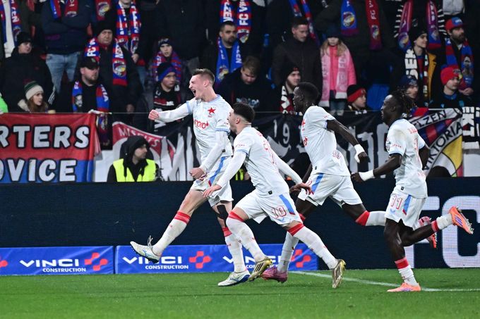 ONLINE: Plzeň - Slavia 1:3. Hosté zvyšují náskok, ve vápně se prosadil Chaloupek ONLINE: Plzeň - Slavia 1:3. Hosté zvyšují náskok, ve vápně se prosadil Chaloupek