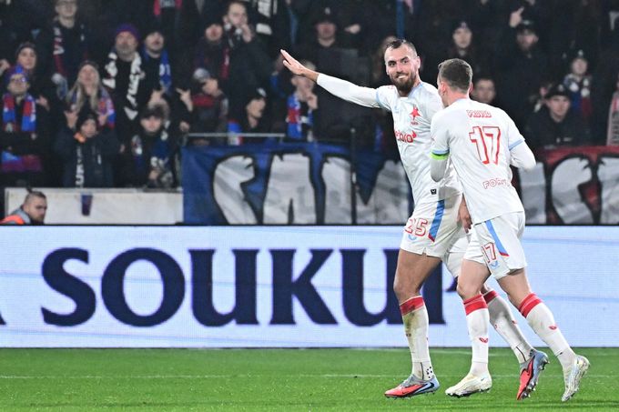 ONLINE: Plzeň - Slavia 1:2. Chorý vrací hostům vedení, gól posvětil VAR ONLINE: Plzeň - Slavia 1:2. Chorý vrací hostům vedení, gól posvětil VAR