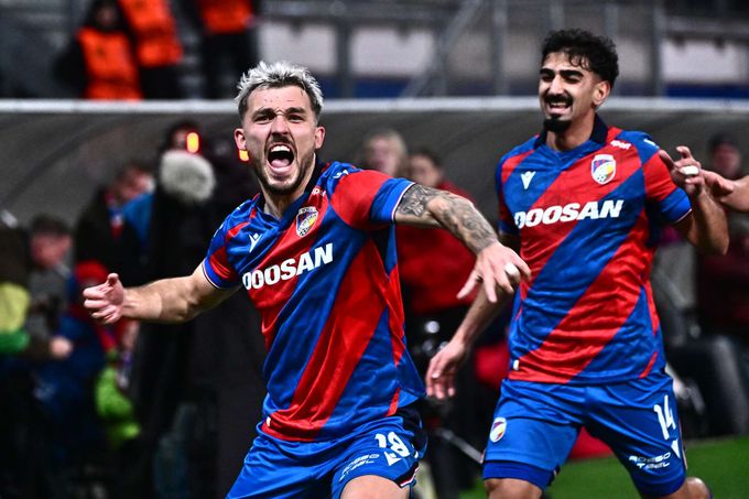 ONLINE: Plzeň - Slavia 1:1. Srovnáno, Ladra z přímáku překvapil Staňka ONLINE: Plzeň - Slavia 1:1. Srovnáno, Ladra z přímáku překvapil Staňka