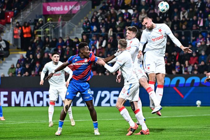 ONLINE: Plzeň - Slavia 0:0. Šlágr kola, hosté se Staňkem v bráně a Chorým na hrotu ONLINE: Plzeň - Slavia 0:0. Šlágr kola, hosté se Staňkem v bráně a Chorým na hrotu