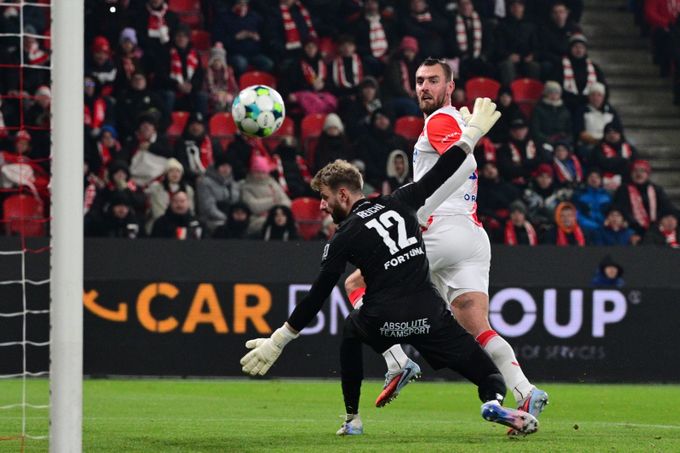 ONLINE: Slavia - Bohemians 1:0. Vršovické derby otevřel gólem Chorý ONLINE: Slavia - Bohemians 1:0. Vršovické derby otevřel gólem Chorý