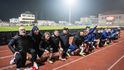 Jindřich Trpišovský obdržel od fanoušků Slavie po výhře nad Duklou dort ke svým 50. narozeninám