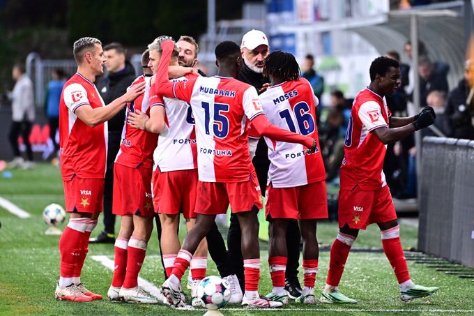 ONLINE: Jablonec - Slavia 0:2. Ayaosi zvyšuje vedení, brankář Hanuš musel střídat ONLINE: Jablonec - Slavia 0:2. Ayaosi zvyšuje vedení, brankář Hanuš musel střídat