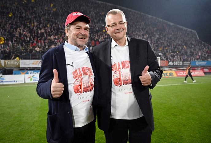 Jaroslav Tvrdík a Pavel Tykač oslavují titul Slavie Jaroslav Tvrdík a Pavel Tykač oslavují titul Slavie