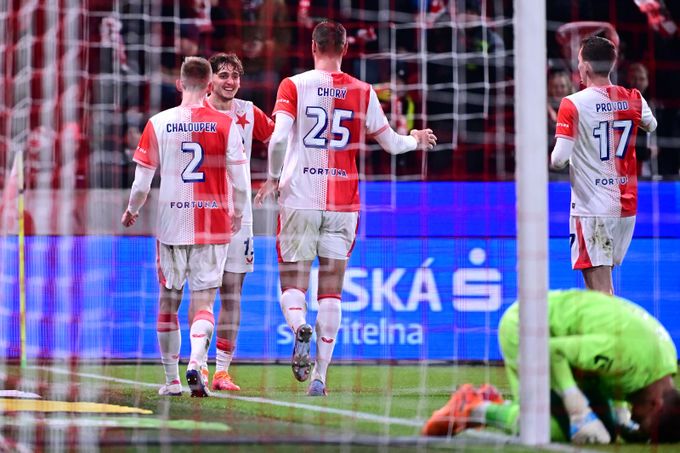 ONLINE: Slavia - Slovácko 3:0. Druhý gól Chytila, prosadil se hlavou po rohu ONLINE: Slavia - Slovácko 3:0. Druhý gól Chytila, prosadil se hlavou po rohu
