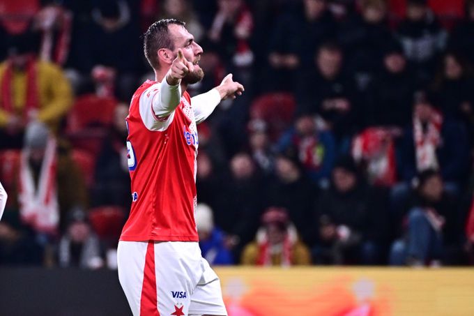 ONLINE: Slavia - Slovácko 2:0. Chorý se trefil po parádním centru Douděry ONLINE: Slavia - Slovácko 2:0. Chorý se trefil po parádním centru Douděry