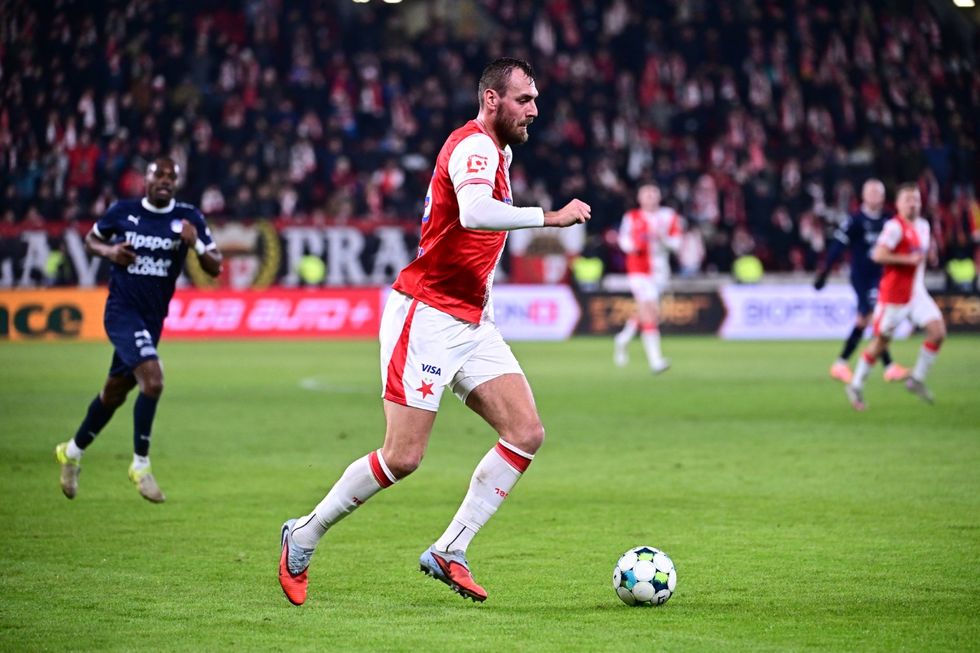 ONLINE: Slavia - Slovácko 2:0. Chorý se trefil po parádním centru Douděry ONLINE: Slavia - Slovácko 2:0. Chorý se trefil po parádním centru Douděry