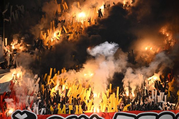 Pyrotechnika na Tribuně Sever Pyrotechnika na Tribuně Sever