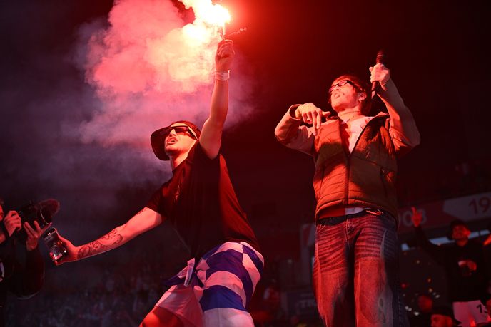 Christos Zafeiris slaví s pyrotechnikou Christos Zafeiris slaví s pyrotechnikou