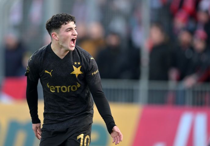 Christos Zafeiris ze Slavie je podle informací řeckých médií i zdrojů iSportu na radaru řeckého mistra Christos Zafeiris ze Slavie je podle informací řeckých médií i zdrojů iSportu na radaru řeckého mistra