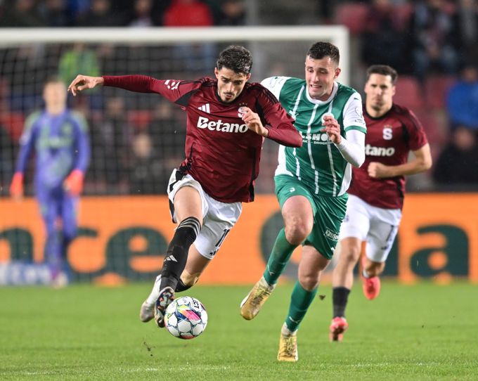 Kadlec (22) krotil opory Sparty a zaujal na tiskovce: Olatunji? Hodně silný Kadlec (22) krotil opory Sparty a zaujal na tiskovce: Olatunji? Hodně silný
