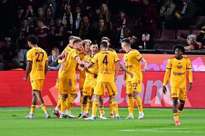 ONLINE: Dukla - Zlín. Premiéra kouče Šustra v první lize, Slovácko hostí Bohemians ONLINE: Dukla - Zlín. Premiéra kouče Šustra v první lize, Slovácko hostí Bohemians