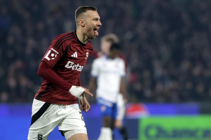 Kontroverzní gól Sparty: Kadeřábek byl v ofsajdu, ale… Neměl platit, říká Kadlec Kontroverzní gól Sparty: Kadeřábek byl v ofsajdu, ale… Neměl platit, říká Kadlec