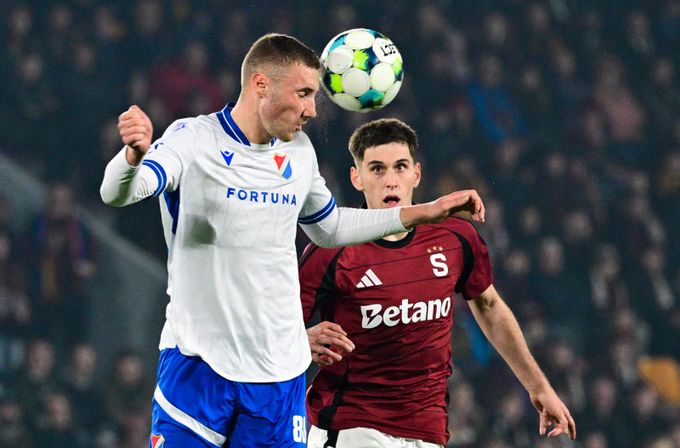 ONLINE: Sparta - Baník 2:1. Gól Vojty odvolal VAR, ostravská obrana v problémech ONLINE: Sparta - Baník 2:1. Gól Vojty odvolal VAR, ostravská obrana v problémech