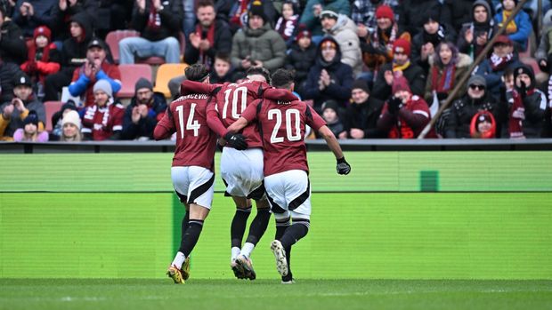 Útočník Sparty Albion Rrahmani musel v utkání proti Jablonci kvůli zranění střídat Útočník Sparty Albion Rrahmani musel v utkání proti Jablonci kvůli zranění střídat