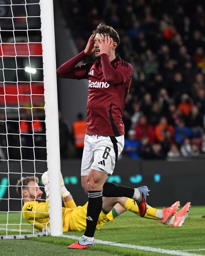 Předzvěst loučení? Sparta ukázala plán pro dny po Kairinenovi, klíčový muž jen na lavičce Předzvěst loučení? Sparta ukázala plán pro dny po Kairinenovi, klíčový muž jen na lavičce