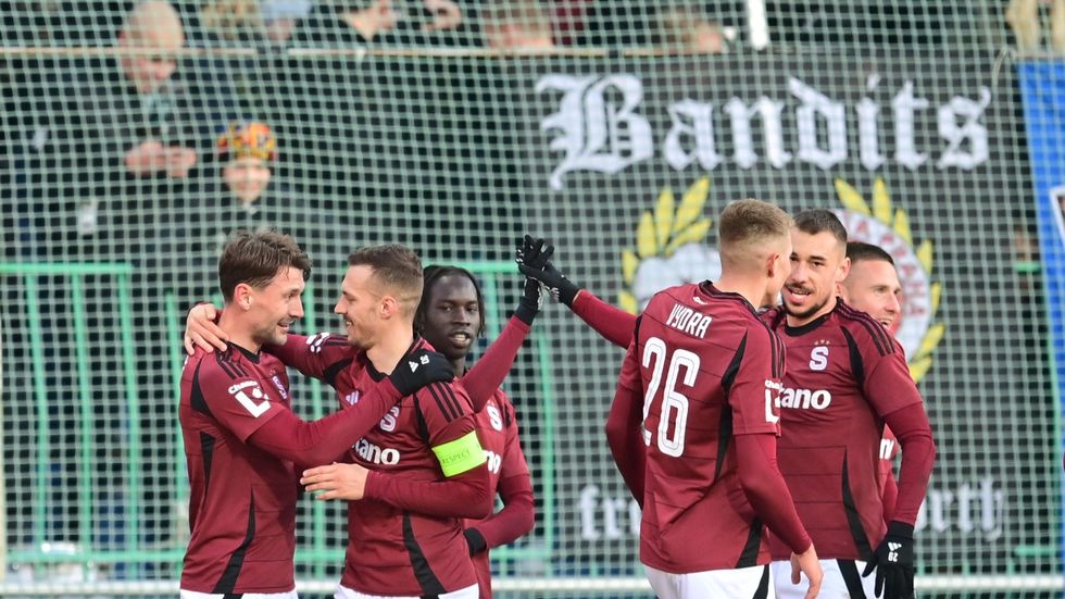 Radost hráčů Sparty po gólu Kairinena