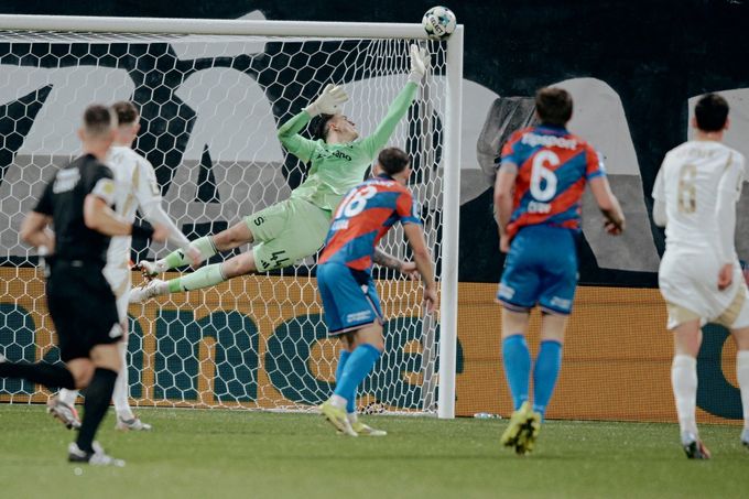 Surovčík znovu podržel Spartu, chvála od trenérů: Fantastický, nejlepší hráč utkání Surovčík znovu podržel Spartu, chvála od trenérů: Fantastický, nejlepší hráč utkání