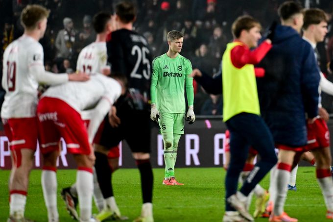 Brankář musí jít nad limit. Sparťan Vindahl ale velkými zákroky spíše šetří Brankář musí jít nad limit. Sparťan Vindahl ale velkými zákroky spíše šetří