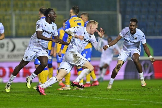 Plzeň v Teplicích sledoval i Trpišovský. Viděl zásahy VAR i trápení Hyského týmu Plzeň v Teplicích sledoval i Trpišovský. Viděl zásahy VAR i trápení Hyského týmu