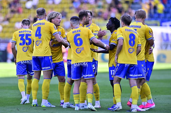 ONLINE: Teplice - Plzeň 3:4. Sedm branek v prvním poločase je vyrovnaný rekord české ligy ONLINE: Teplice - Plzeň 3:4. Sedm branek v prvním poločase je vyrovnaný rekord české ligy