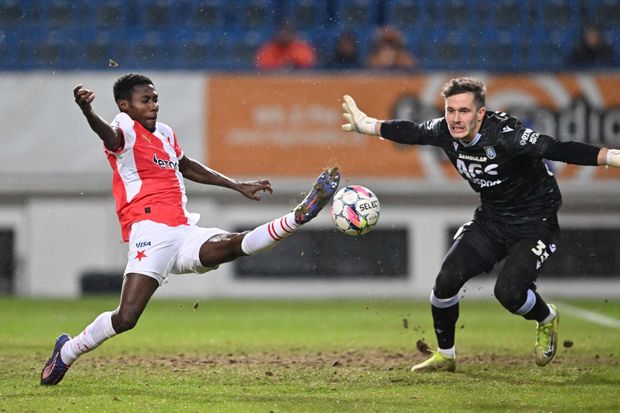 Oscar Dorley z těžké pozice gól nedal Oscar Dorley z těžké pozice gól nedal