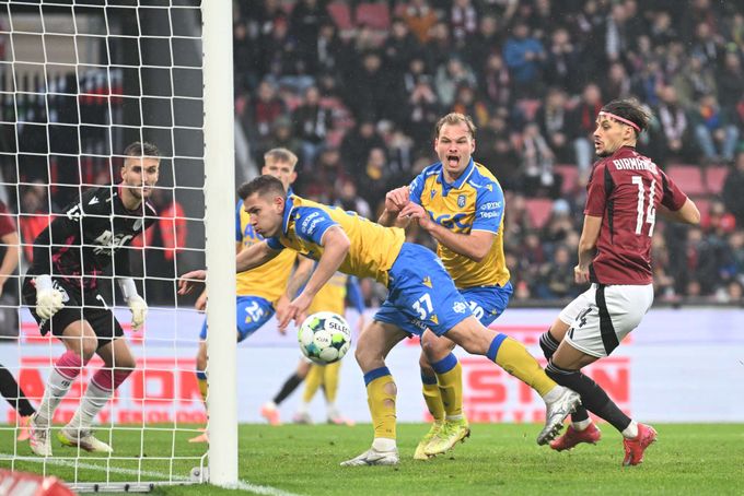 ONLINE: Sparta - Teplice 1:0. Rychlý gól domácích, Mareček si srazil míč do brány ONLINE: Sparta - Teplice 1:0. Rychlý gól domácích, Mareček si srazil míč do brány