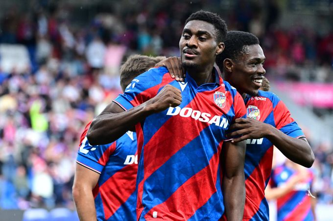 Durosinmi do Anglie? Zájem z osmi klubů, agent naznačil možný odchod v zimě Durosinmi do Anglie? Zájem z osmi klubů, agent naznačil možný odchod v zimě