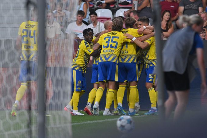 ONLINE: Plzeň - Zlín 1:1. Viktoria bojuje o první výhru, Petruta rychle vyrovnal ONLINE: Plzeň - Zlín 1:1. Viktoria bojuje o první výhru, Petruta rychle vyrovnal