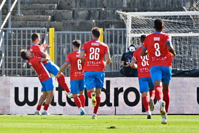 ONLINE: Zbrojovka - Artis 2:0. Domácí v derby zvyšují, gól Adedirana neplatí ONLINE: Zbrojovka - Artis 2:0. Domácí v derby zvyšují, gól Adedirana neplatí