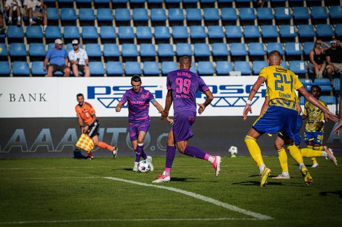 Zlín - Bohemians 0:2. Klokani mají první výhru, premiérovou trefou v lize rozhodl Mirvald Zlín - Bohemians 0:2. Klokani mají první výhru, premiérovou trefou v lize rozhodl Mirvald
