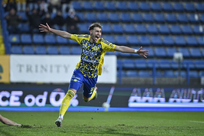 ONLINE: Zlín - Olomouc 5:0. Domácí kanonáda, mladík Petruta dal hattrick ONLINE: Zlín - Olomouc 5:0. Domácí kanonáda, mladík Petruta dal hattrick