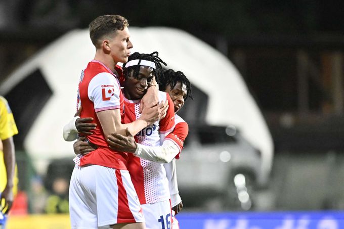 ONLINE: Zlín - Slavia 0:2. Sešívaní navyšují skóre, Provod pálil přesně k tyči ONLINE: Zlín - Slavia 0:2. Sešívaní navyšují skóre, Provod pálil přesně k tyči