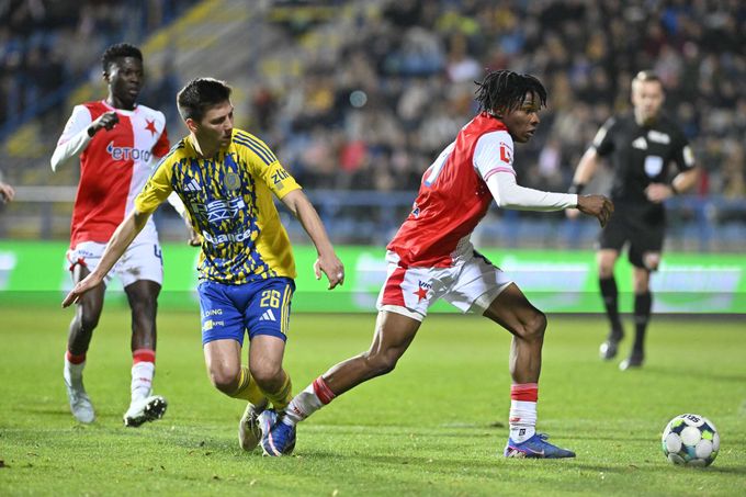 ONLINE: Zlín - Slavia 0:1. Pražané vedou po Chaloupkově pumelici, domácí mohli srovnat ONLINE: Zlín - Slavia 0:1. Pražané vedou po Chaloupkově pumelici, domácí mohli srovnat