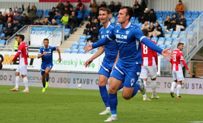 Artis už je po obratu třetí. Táborsko zničilo Žižkov 6:1! Béčko Sparty padlo popáté v řadě Artis už je po obratu třetí. Táborsko zničilo Žižkov 6:1! Béčko Sparty padlo popáté v řadě