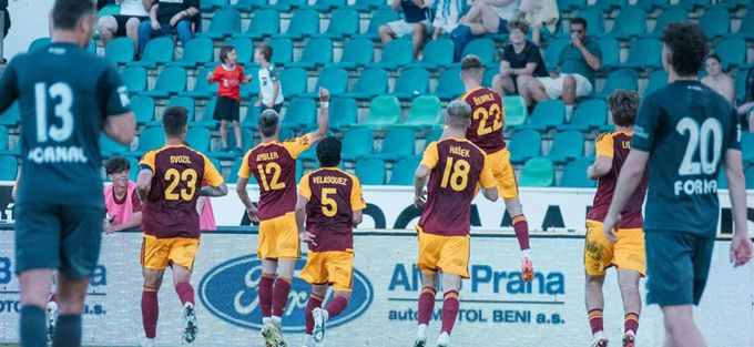 Dukla po skalpu Kroměříže vede druhou ligu. Karviná zvítězila v Prostějově, slaví i Slavia Dukla po skalpu Kroměříže vede druhou ligu. Karviná zvítězila v Prostějově, slaví i Slavia